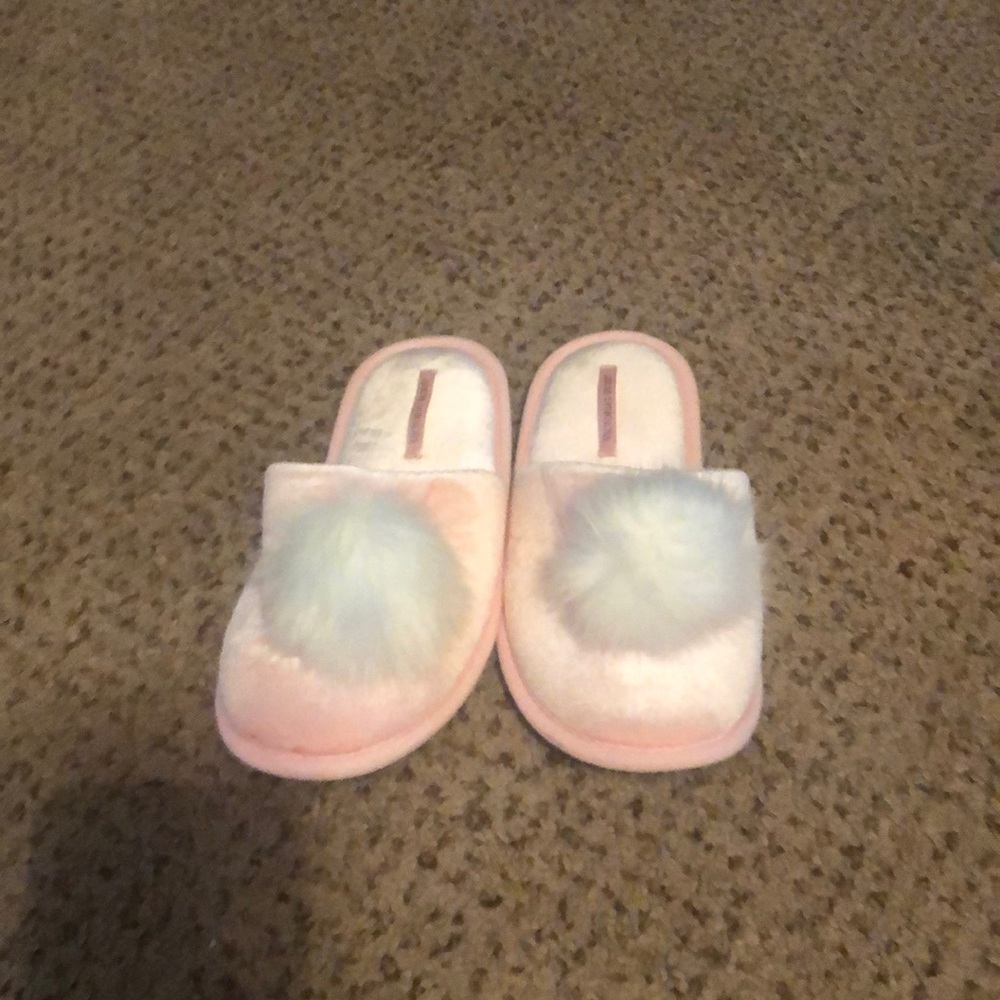 Slippers - Picture 2 of 6